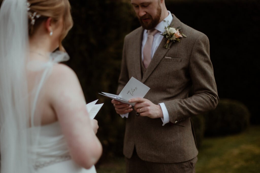 10 wedding saving tips